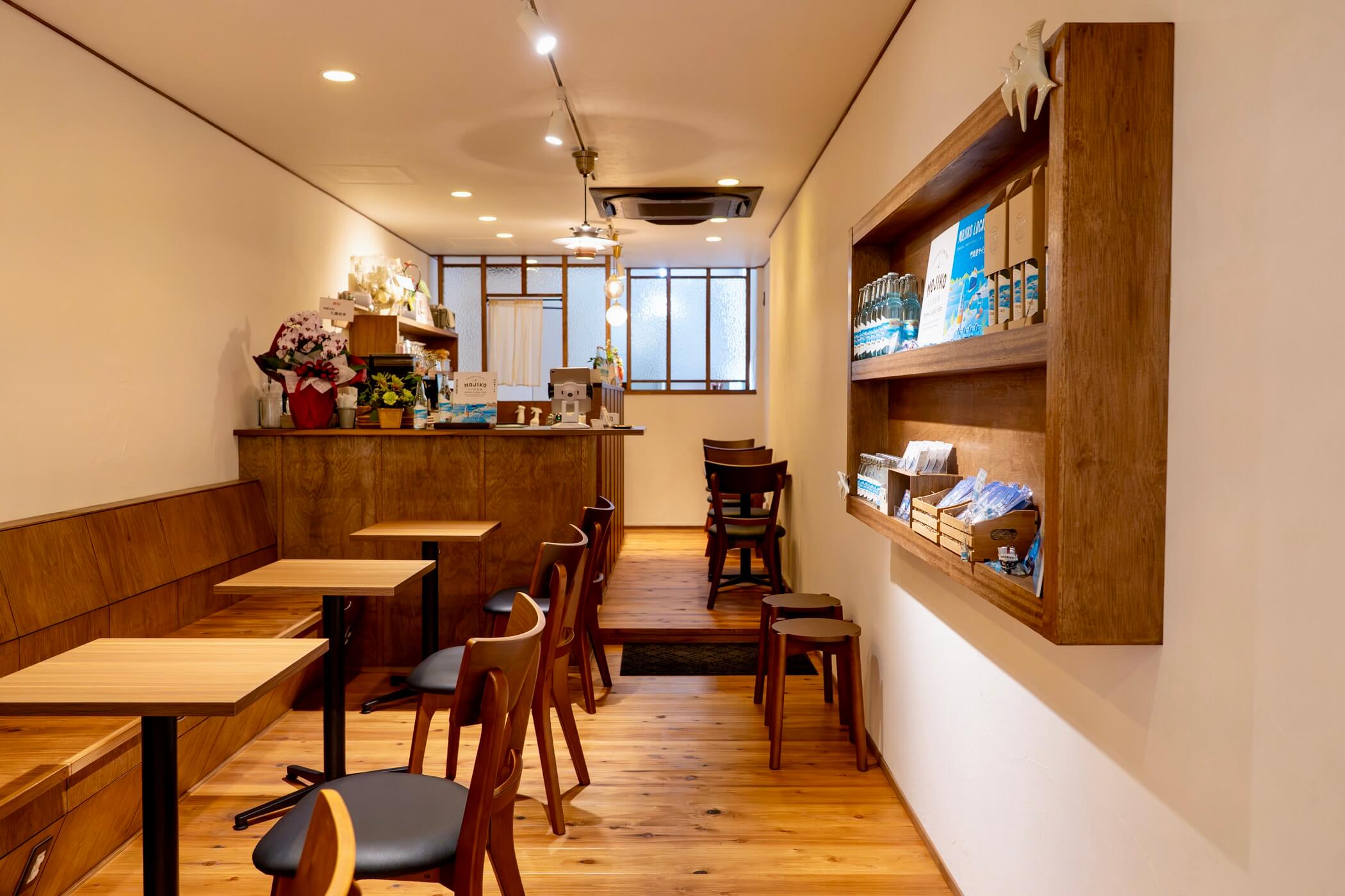 クルーズカフェキャナル栄町銀天街店の店内